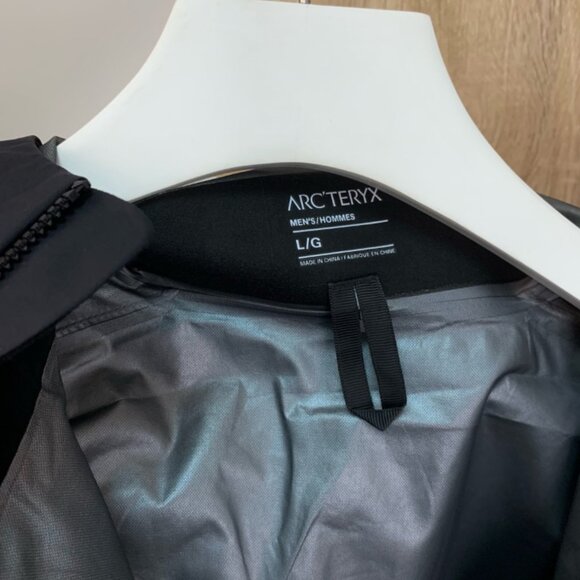 Arc’teryx Beta Series Beta LT Hooded Hardshell Jacket - Picture 9 of 10